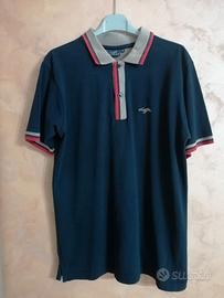 Polo uomo blu con colletto.