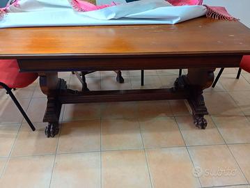 Mobili antichi e altri oggetti