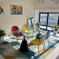 Elegante Tavolo di Design con Piano in Vetro per 6