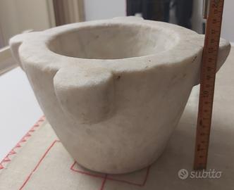 Mortaio in marmo
