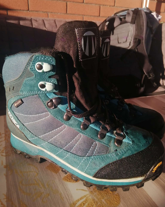 Scarpa donna trekking Tecnica