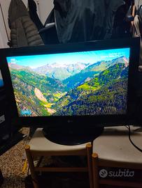 TV LCD di varie dimensioni.