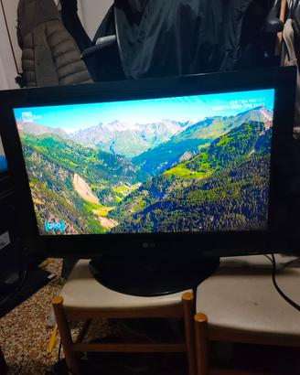 TV LCD di varie dimensioni.