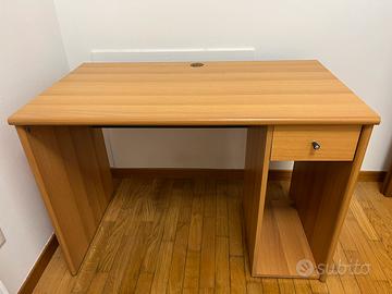 Scrivania in legno