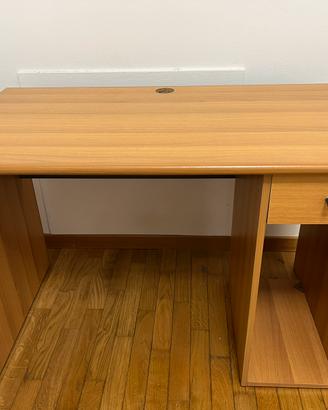 Scrivania in legno