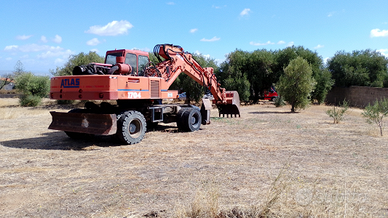 Escavatore gommato Atlas 220 q