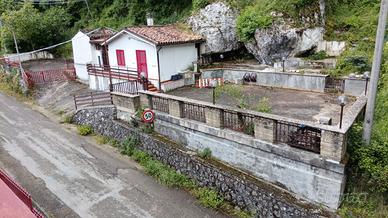 La casa nella roccia a Pretara