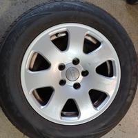 Cerchi e gomme Audi A4 modello 2004 