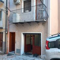 Bilocale autonomo con cantina , arredato