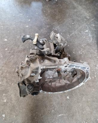 Peugeot 208 2012-2019 1.2 benzina cambio manuale