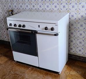 Cucina Ignis 4 fuochi e forno a gas