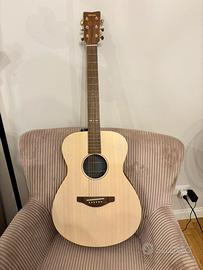 Chitarra acustica elettrificata yamaha storia