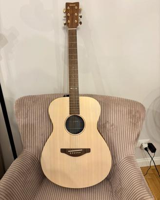 Chitarra acustica elettrificata yamaha storia