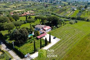 Genzano di RM - Villa 500 mq con B&B e terreno