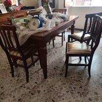 Tavolo con sedie