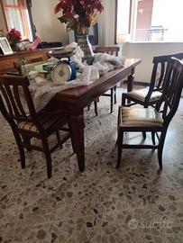 Tavolo con sedie