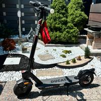 Monopattino ducati Pro - II Plus (casco incluso)