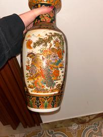 Piccolo vaso decorativo con uccelli  e fiori