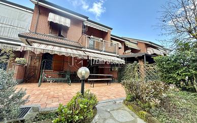 PRESTIGIOSA VILLA A SCHIERA CON GIARDINO