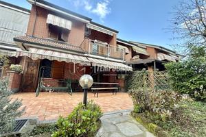 PRESTIGIOSA VILLA A SCHIERA CON GIARDINO