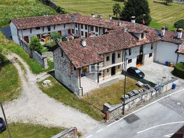 Villetta a schiera di 146 m² con più di 5 locali a