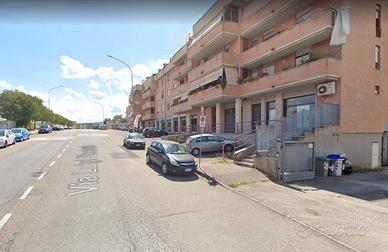 Locale Commerciale 28mq e 2 posti auto