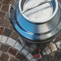 Contenitore per olio.