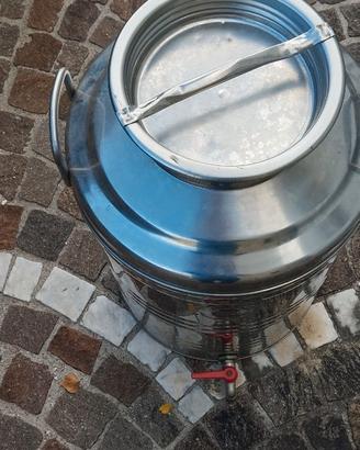 Contenitore per olio.