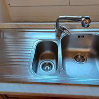 Lavandino con miscelatore