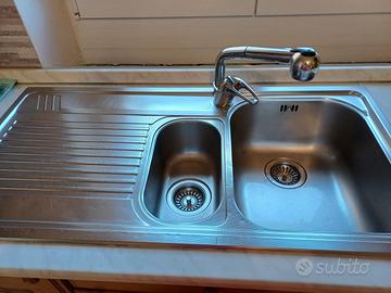 Lavandino con miscelatore