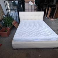 letto matrimoniale compreso di materasso 