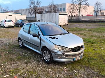peugeut 206 HDi intera o per ricambi 