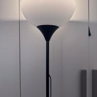 Piantana Moderna LED con cassa bluetooth integrata