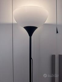 Piantana Moderna LED con cassa bluetooth integrata