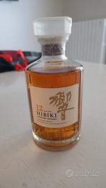 bottiglia di whisky giapponese 