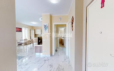 Attico comodo al mare con box auto