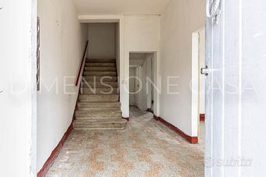 Casa indipendente di 90 m² con più di 5 locali e b