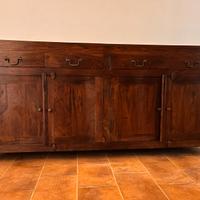Credenza in legno massiccio con mensole abbinate
