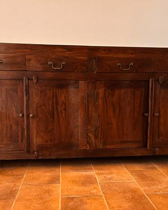 Credenza in legno massiccio con mensole abbinate