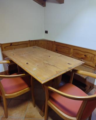 Set completo, tavolo, panca e sedie
