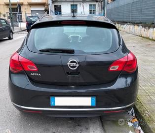 Opel Astra 2014 testata da rifare prezzo 750 €