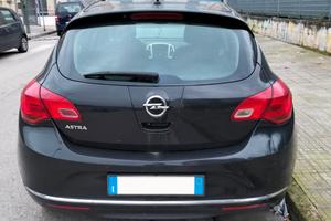 Opel Astra 2014 testata da rifare prezzo 750 €