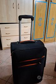 Trolley medio, nero e arancione 