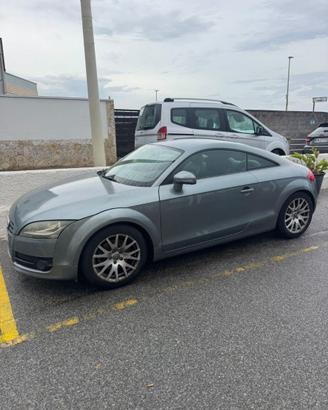 AUDI TT