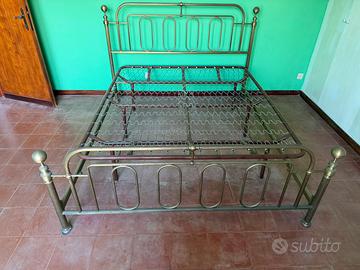 Letto matrimoniale in ottone