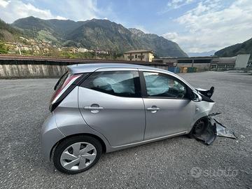 Toyota aygo incidentata