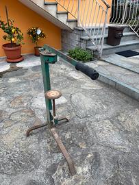 Tappatrice manuale per tappi in sughero