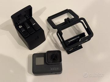 GoPro HERO5 Black + Custodia e Caricabatterie