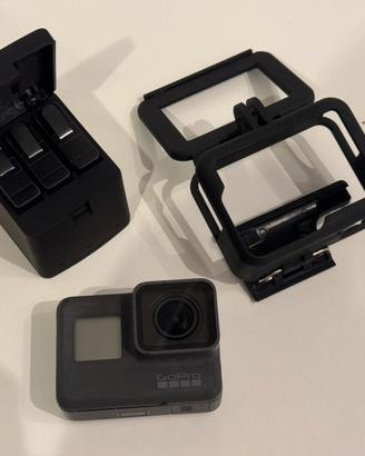 GoPro HERO5 Black + Custodia e Caricabatterie