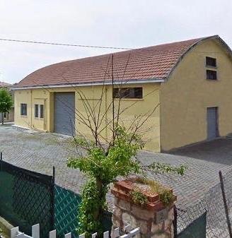 Locale + parcheggio